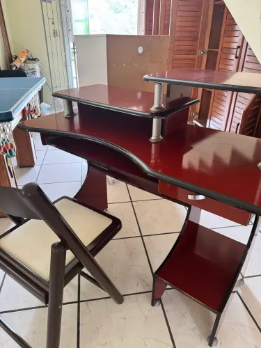 Mesa escrivaninha com cadeira