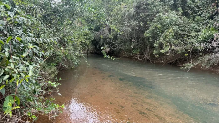 Chácara de 1.800mt com rio passa quatro no fundo últimas unidades!