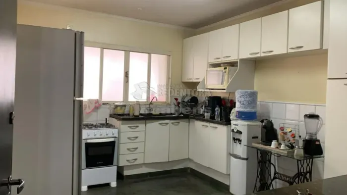 Apartamento à venda no Condomínio Edifício Paula Renata Crestani