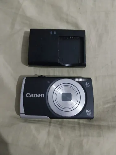 Vende se câmera canon funcionando pequeno detalhe na tela não interfere em nada