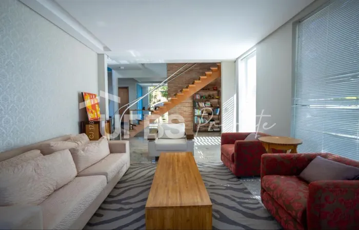 Casa de Alto Padrão no Aldeia do Vale | 5 Quartos | 469 m² Construídos | Lote 1.250 m²
