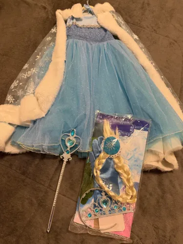Linda fantasia da Frozen com capa e acessórios 