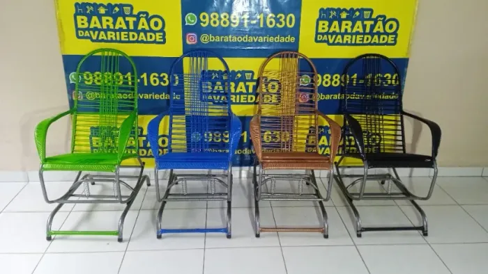 CADEIRA DE MOLAS EM FITILHO PLASTICO