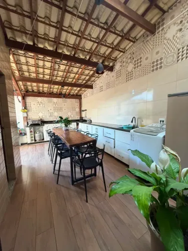 Área privativa com 04 quartos (sendo 01 suíte), em excelente localização no bairro Santa A