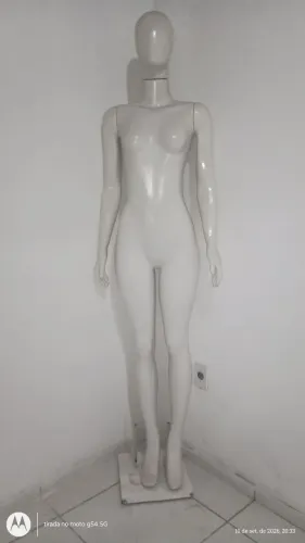Manequim cabeça de ovo