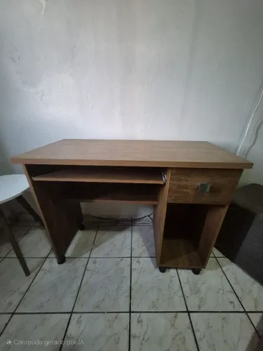 Mesa de madeira para computador 