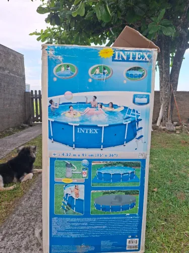 Piscina Intex 12,422 L usada