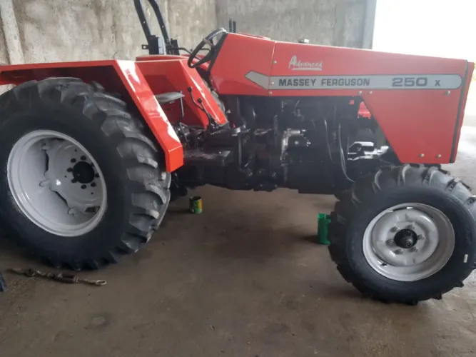 Trator MaSsey Ferguson 250x Ano 2002 - Direção Hidráulica