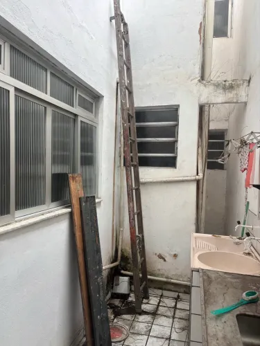 ESCADAS QUE PRECISAM SER PINTADAS