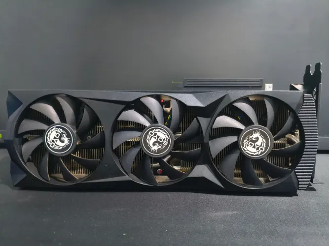 RTX 2060 Super 8GB Soyo (Modelo Triple Fan) - Na Caixa, Muito Conservada