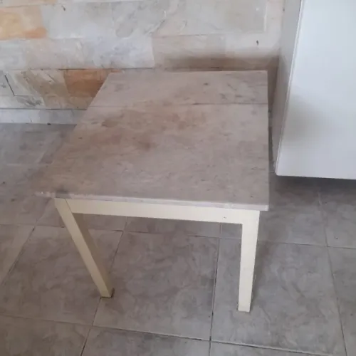Mesinha  tampo marmore branco 