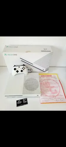 Xbox One S Memória 1Tb com Caixa e Nota Fiscal (Aceito Cartão)