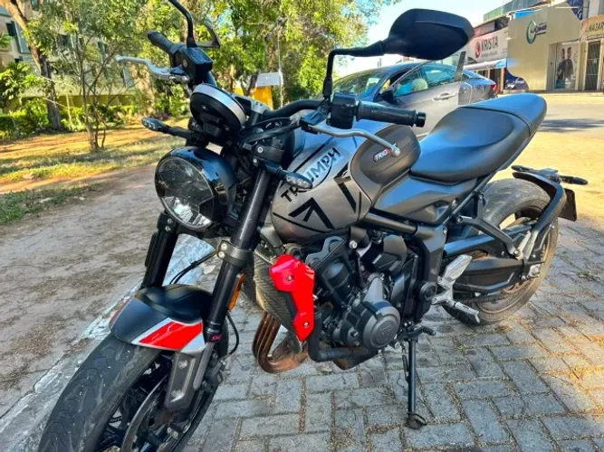 Triumph trident 660 2023, moto impecável, escape esportivo, 2 dono, sem detalhes