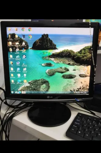 Vendo dois computadores completos $350,00 cada passo cartão.