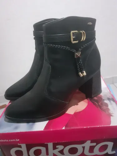 BOTA FEMININA PRETA DAKOTA. TAM 37