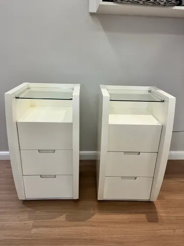 Criado mudo / Mesa Lateral