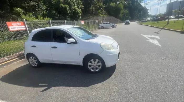 Nissan March SV 1.6 16V Flex Fuel 2013