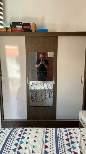 Vendo guarda roupa muito novo usado apenas 1 anos