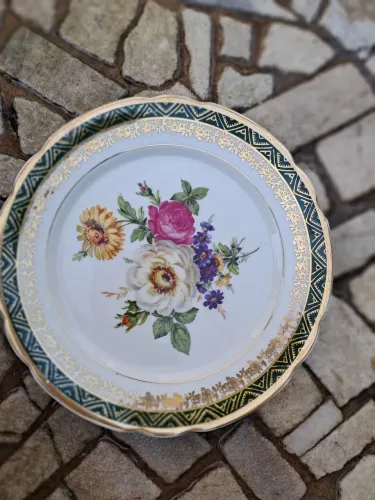 Antigo Prato Decorativo Porcelana Real Anos 50/60 - Floral e Ouro