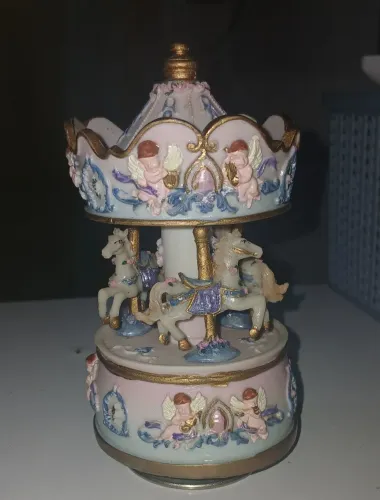 Carrossel músical MusicBox Kingdom, modelo 14042