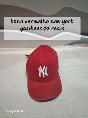 Bone new york vermelho