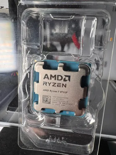 VENDO AMD RYZEN 7 8700F - NOVO!