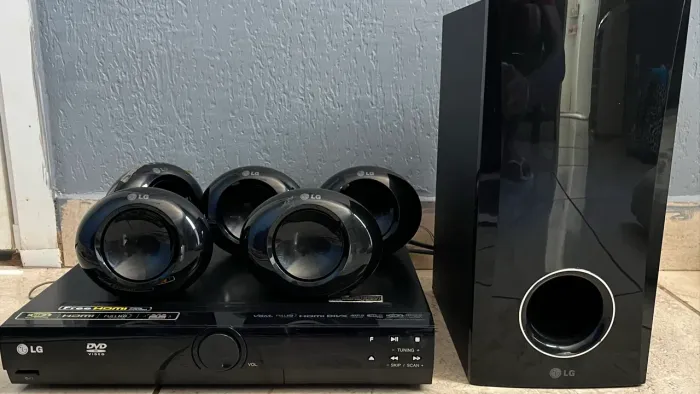 HOME THEATER LG 5.1 Sistema de Som Surround de Alta Performance com Subwoofer