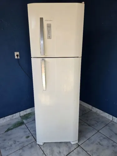 Vendo geladeira Electrolux 