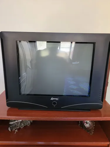 TV Lenoxx de tubo, tela plana