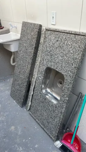 Pia de mármore com bancada