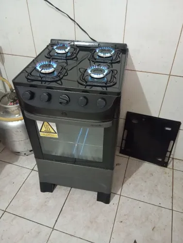 Fogão 4 Bocas Muller Mesa de Vidro Forno Funcionando Perfeitamente Acendimento Elétrico.