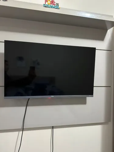 Painel de TV e mesa de cabeceira Mdf
