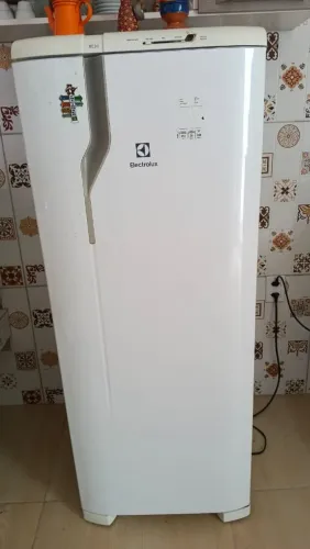 Vendo geladeira 240 lts