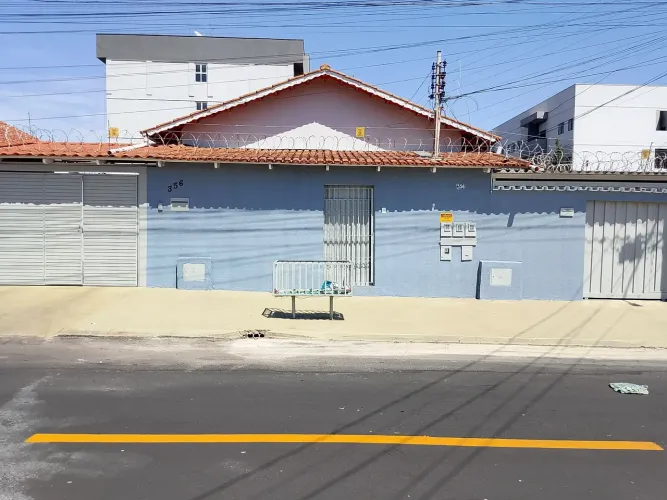 Aluga-se casa na Fama, próximo ao Senai.
