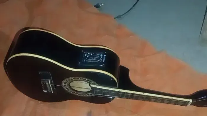 Vendo Bacorinha, cavaquinho Elétrico, Repique de Mão, Ganza, Pandeiro, Tamburin, Marcação