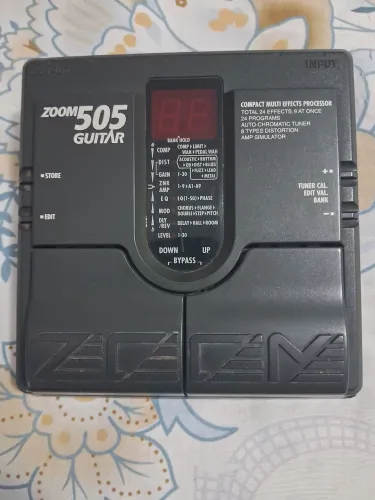 Vendo pedaleira zoom 505 I em perfeitas condições  zap 79 9  *