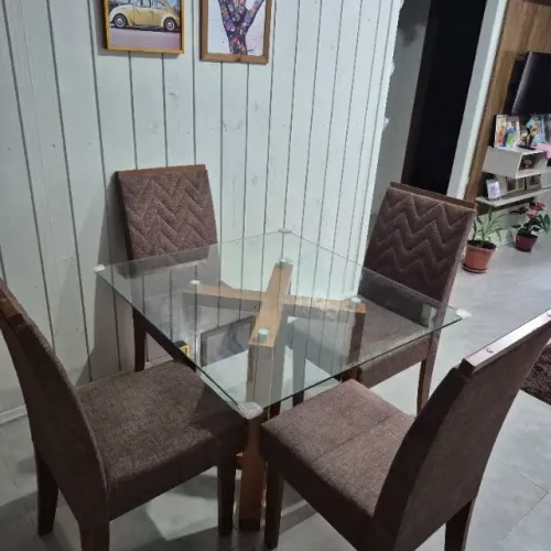 Mesa de jantar 4 lugares com cadeiras