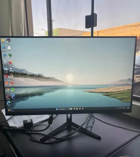 Monitor gamer AOc 24 180hz 1ms Hrd Ips 24g30 e preto 127/220
