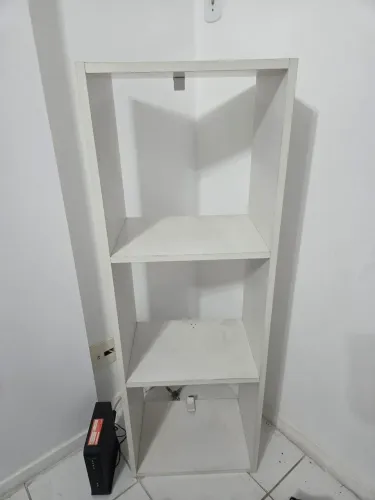 Nicho branco para chão ou parede para doação<br>