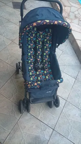 Carrinho ótimo sem. Defeito, compramos e ganhamos outro e não usamos esse então esta novo.