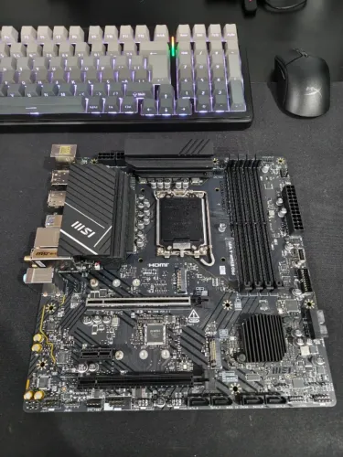 MSI PRO B760M-A WIFI (2 MESES DE USO)