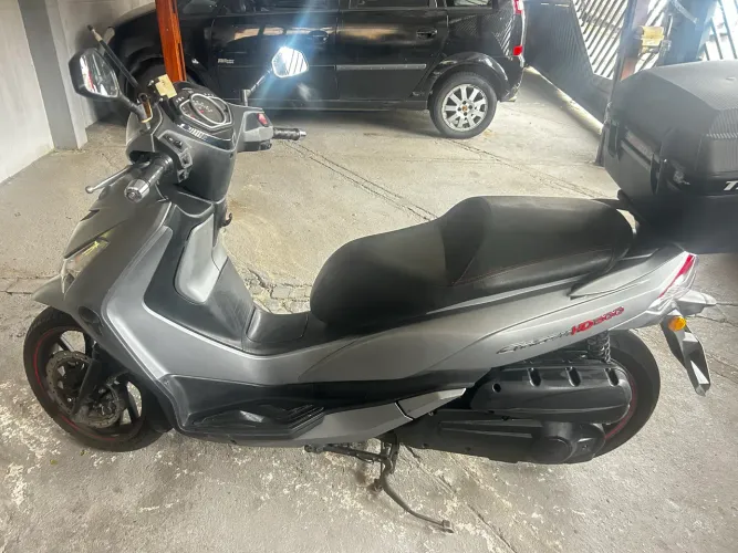 Moto muito conservada nunca caiu, pintura sem nenhum arranhão
