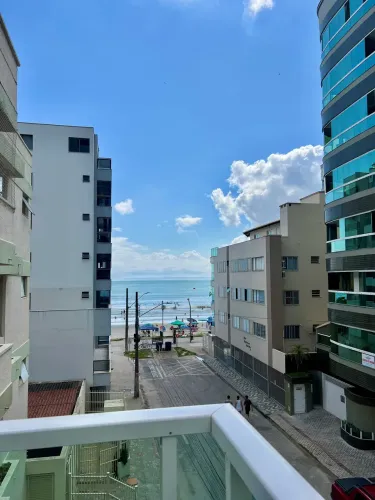 Imóvel para aluguel tem 117 metros quadrados com 3 quartos em Meia Praia - Itapema - SC