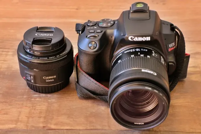 Câmera Canon SL3 - Kit Completo: Duas Lentes, Filtros, Bateria Extra (Com Caixa)