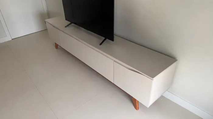 Rack 2,20m Off white - Tv até 75? 