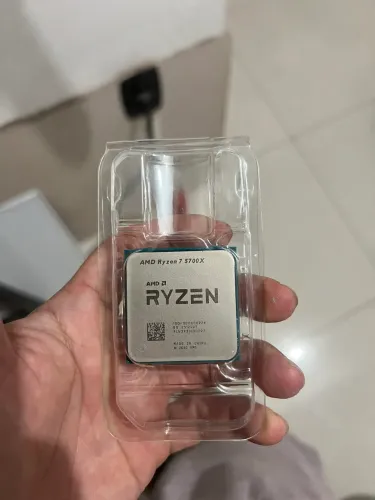 Processador AMD Ryzen 7 5700X 100-100000926WOF de 8 núcleos e 4.6GHz