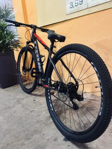 Bicicleta MTB Lotus Aro 29 Freio a Disco 21 Marchas Shimano Quadro 17.5