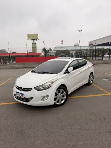 Hyundai Elantra GLS 1.8 16V Aut. 2013