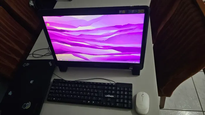 Pc Tudo em 1 AOC 20 POLEGADAS COM WINDOWS 8.1 PRO 8GB RAM TROCO POR TABLET OU IPHONE
