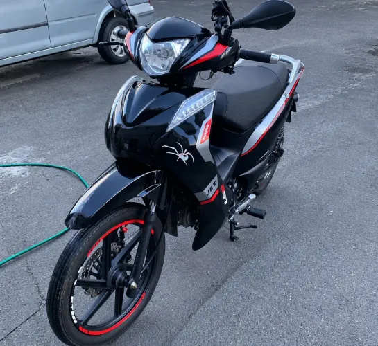 Vende-se 8 mil